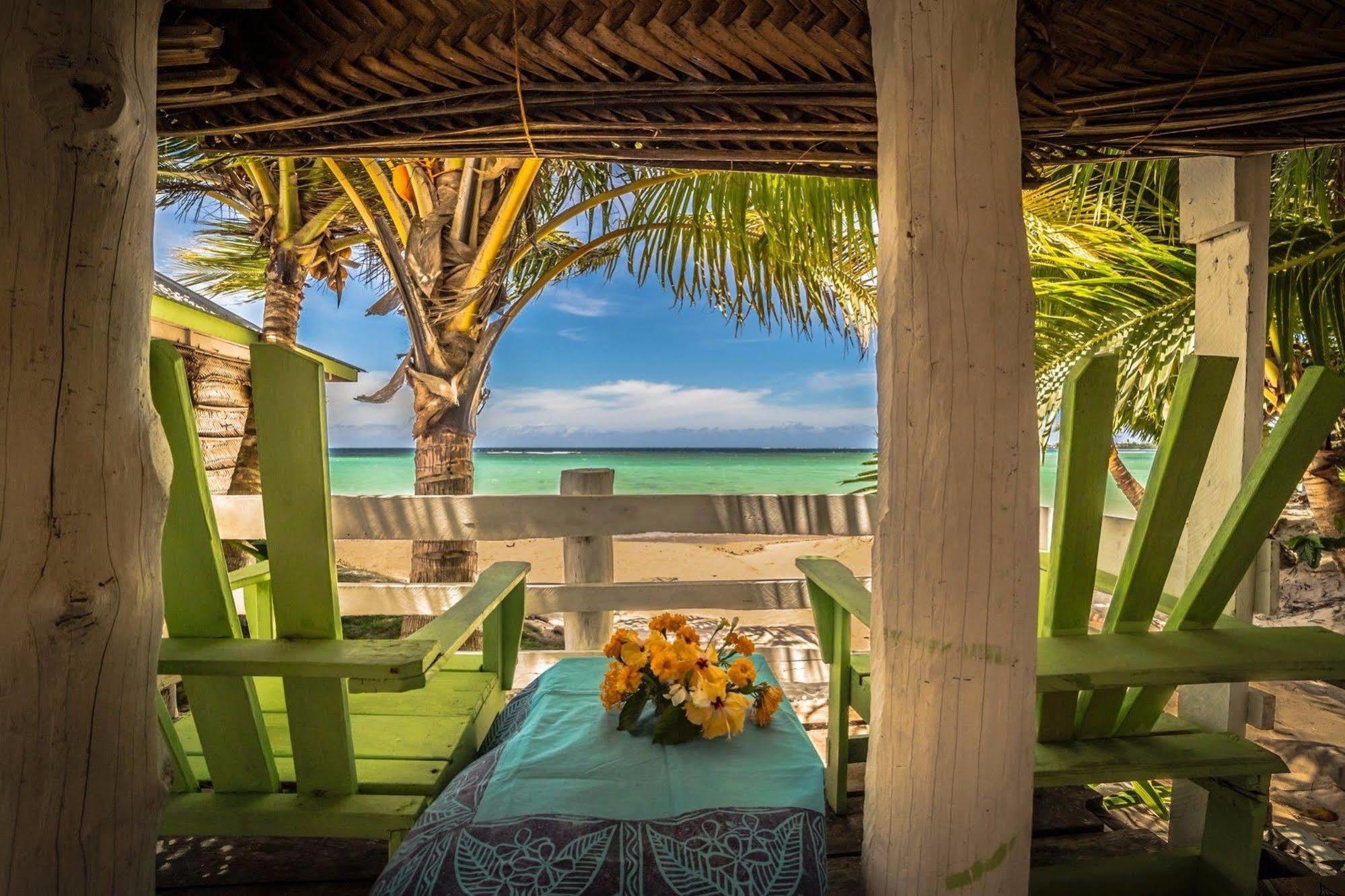 Tailua Beach Fales Manase Exterior foto